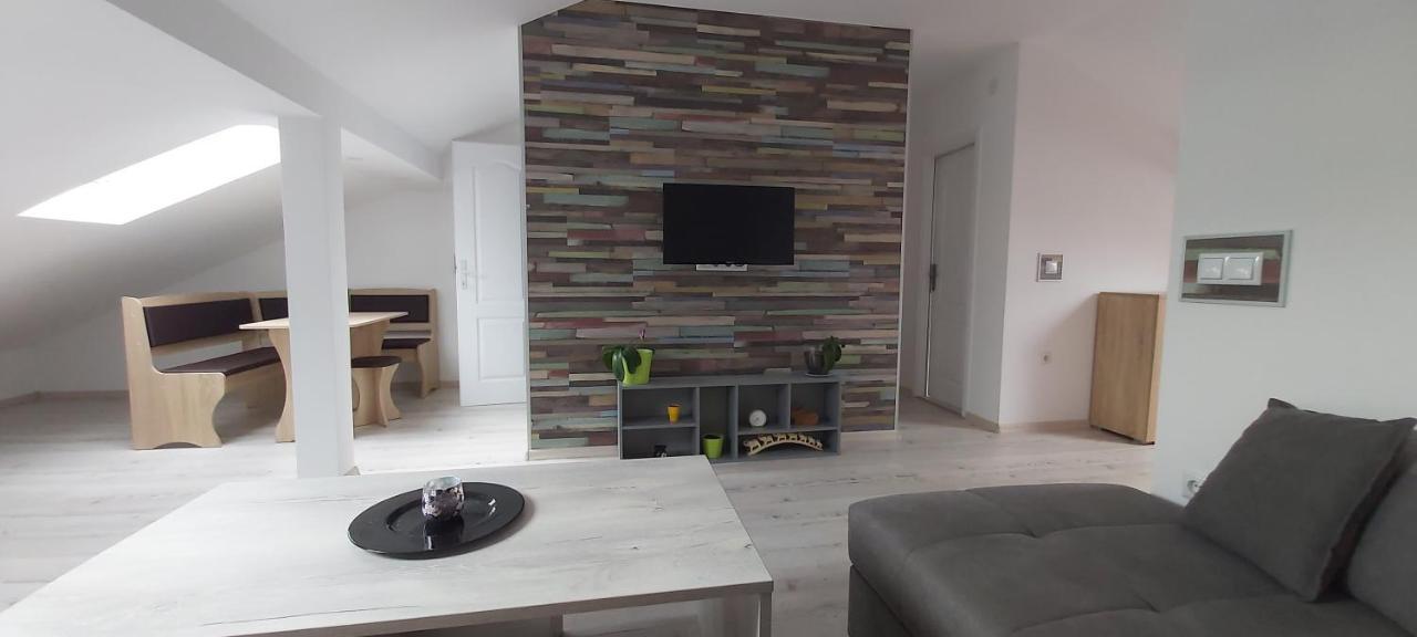Tina Apartman Prnjavor Esterno foto
